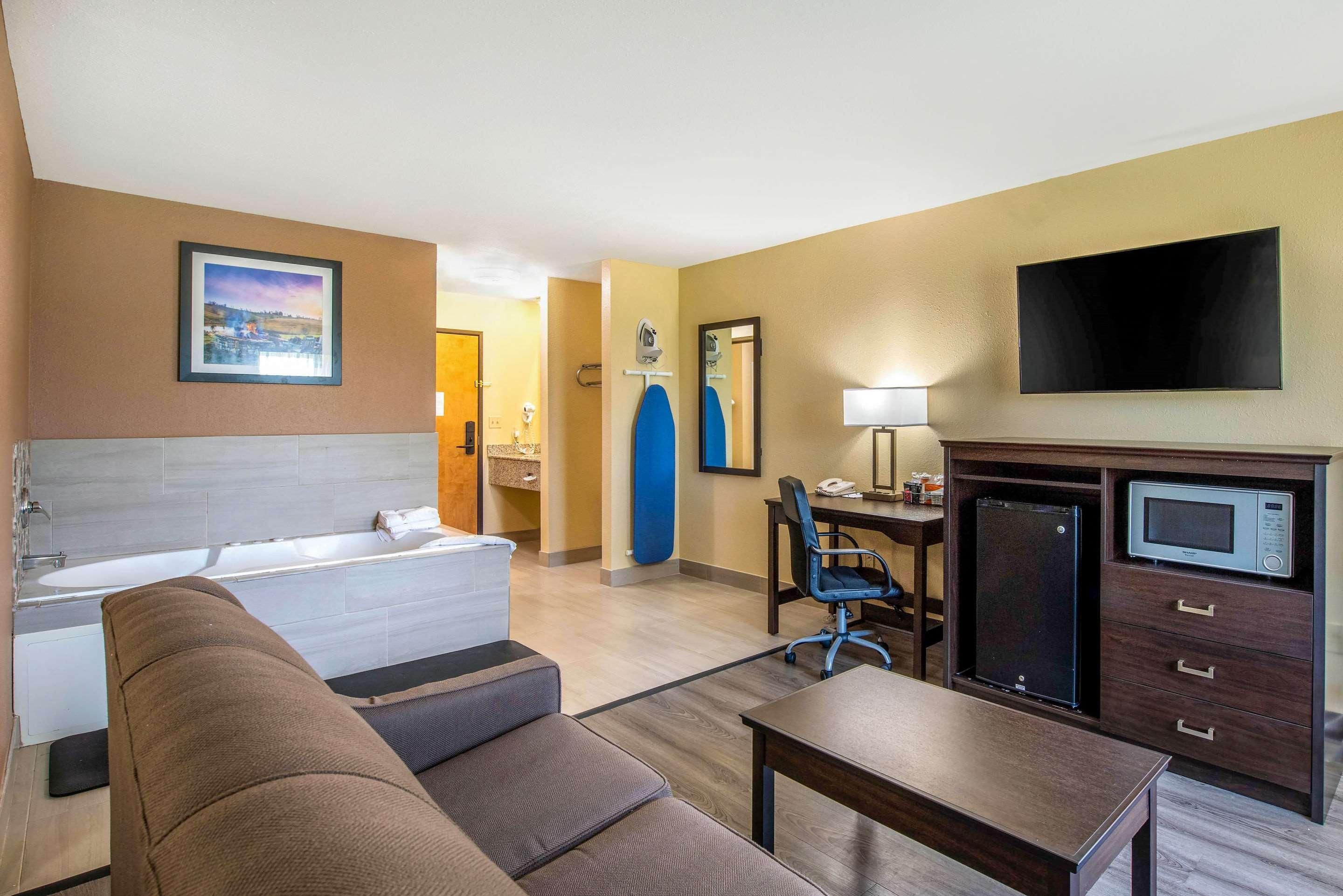 Quality Inn & Suites Brandenburg - Fort Knox Ngoại thất bức ảnh